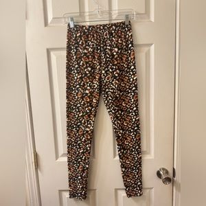 Cheetah print leggings.